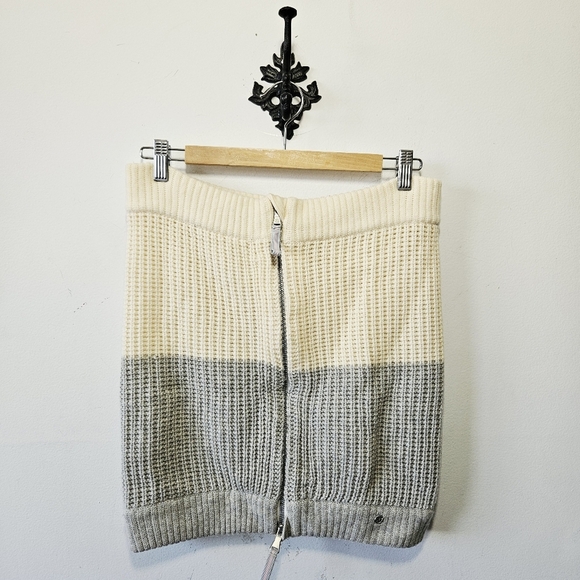 lululemon athletica Accessories - Lululemon Falling Freely Neck Warmer 100% Merino Wool Scarf Zip EUC